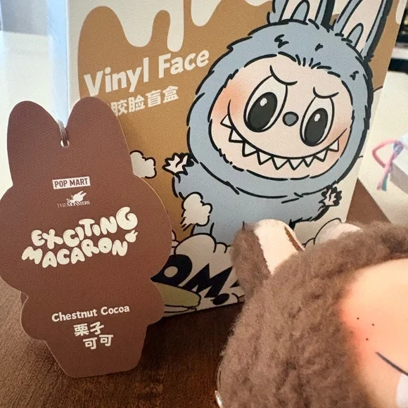 Macaron Chestnut Cocoa Vinyl Figure - Picture 3 of 3